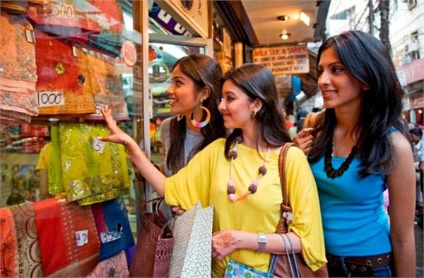 Shopping के दाैरान मोलभाव के ये नुस्खे अपनाते हैं भारतीय!