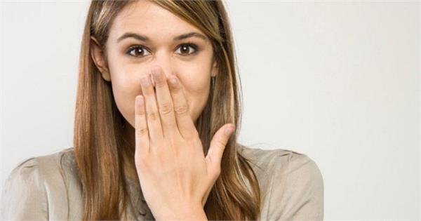 बार-बार आ रही हिचकी को दूर करेंगे ये उपाय