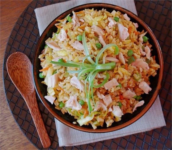 लंच या डिनर में बनाएं रेस्ट्रोरेंट जैसे Nutty Fried Rice