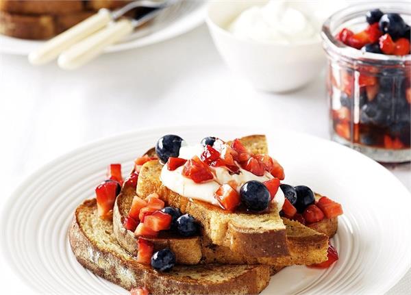 नाश्ते में बनाएं Blueberry Cinnamon Bread