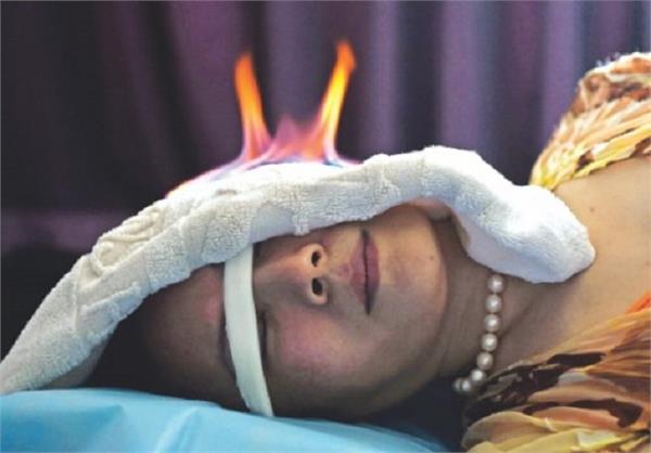 ग्लोइंग स्किन के लिए बढ़ा Fire Therapy का क्रेज, झुर्रियों की भी होगी छुट्टी