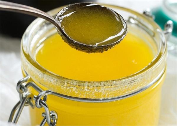 डार्क सर्कल से लेकर डैंड्रफ की छुट्टी करेंगे देसी घी के 10 ब्यूटी सीक्रेट