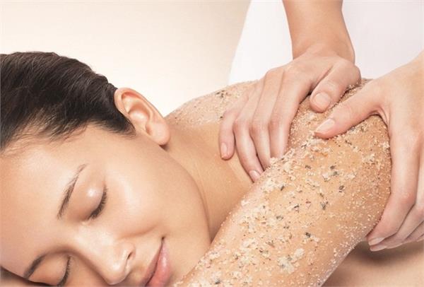 4 होममेड स्क्रब से घर पर ही करें बॉडी पॉलिशिंग, पैसे की भी करें बचत -  body-polishing-homemade-sugar-scrub - Nari Punjab Kesari