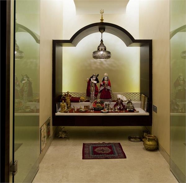 घर में मंदिर बनाने से पहले रखें इन बातों का ख्याल