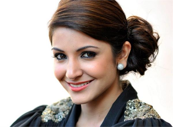 पतले होंठों के लिए बेस्ट हैं ये लिप कलर्स, जरूर करें ट्राई