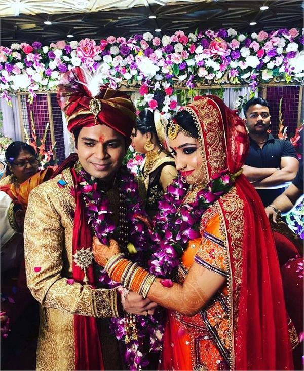 संगीतकार अंकित तिवारी ने पल्लवी शुक्ला से रचाई शादी, देखिए तस्वीरें