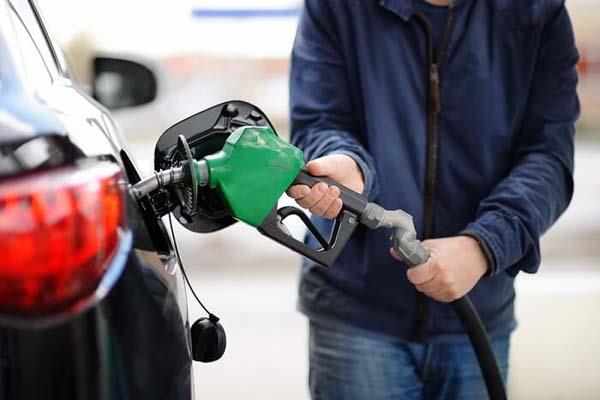 petrol crosses 4 5 year record high and diesel 70 rupees