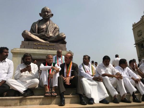 congress mlas protest against yeddyurappa