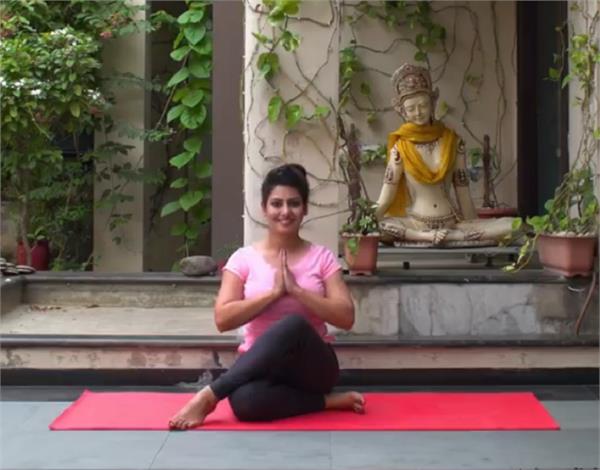 हार्मोनल इंबेलेंस और इंफर्टिलिटी से राहत पाने के लिए करें यह योगा