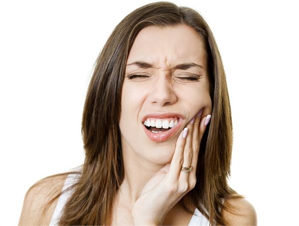 आपके दांतों को कमजोर करने के पीछे हैं इन 5 चीजों का हाथ