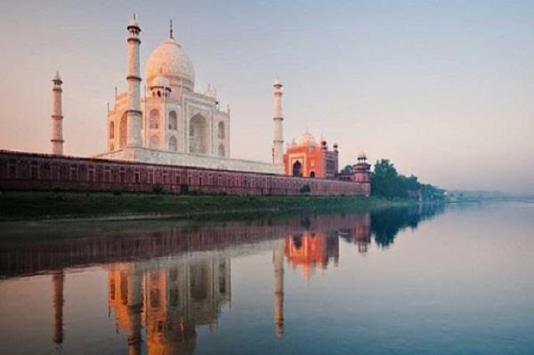 मोहब्बत की निशानी ताजमहल को किया जा सकता है शिफ्ट ! लेकिन कहां और क्यों? मोहब्बत की निशानी ताजमहल को किया जा सकता है शिफ्ट ! लेकिन कहां और क्यों?