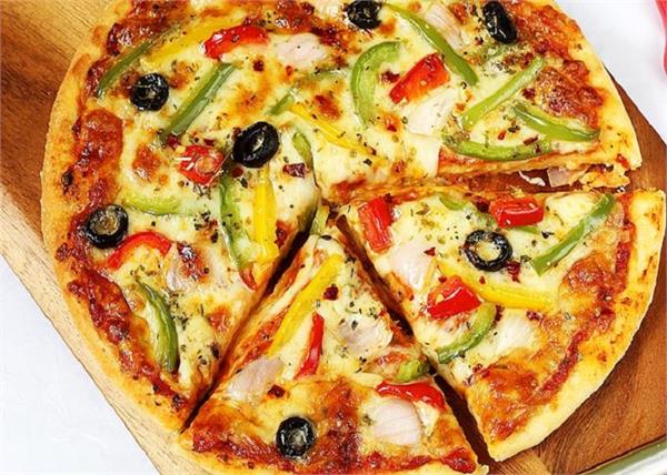 नॉनस्टीक तवे पर बनाएं स्पाइसी Pizza