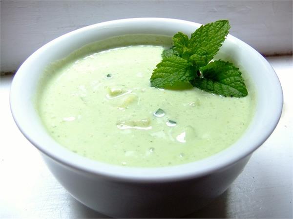 लंच या डिनर में परोसें Pudina Raita