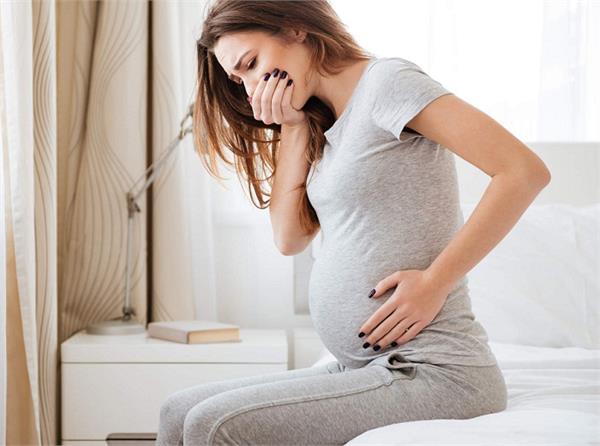 प्रैग्नेंसी में मॉर्निंग सिकनेस की प्रॉब्लम होने पर दिखते हैं ये संकेत