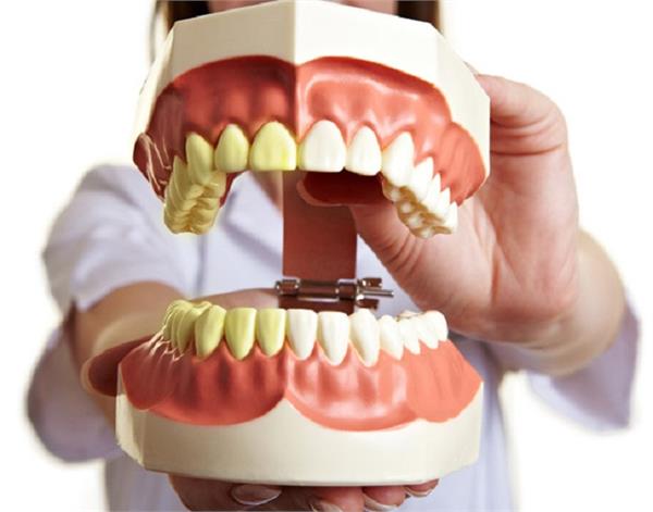 गुटखे से काले पड़े दांतों को भी एक ही बार में सफेद करेगा यह जबरदस्त नुस्खा