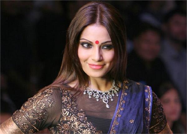 बिंदी लगाना क्यों पसंद करती हैं महिलाएं? बिंदी लगाने के फायदे