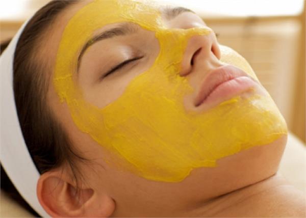 ग्लोइंग और सॉफ्ट स्किन के लिए ट्राई करें ये Mango Facepack