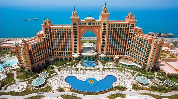 दुबई घूमने जा रहे हैं तो आबू धाबी की ये जगहें देखना भी न भूलें