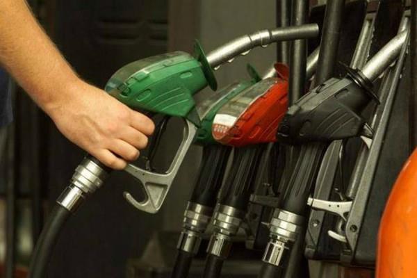 petrol-price-decreased-in-delhi-12-paise-cut-in-diesel-prices