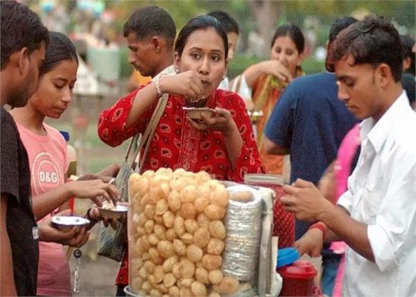 Monsoon Alert: सड़क किनारे लगा 'स्ट्रीट फूड्स' खाने से पहले जान लें इसके नुकसान