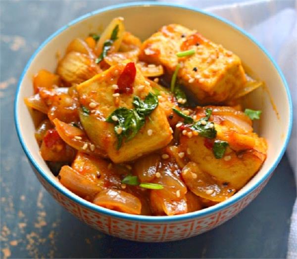 लंच या डिनर में बनाकर खाएं मजेदार Chilli Tofu spicyandcrispychilli