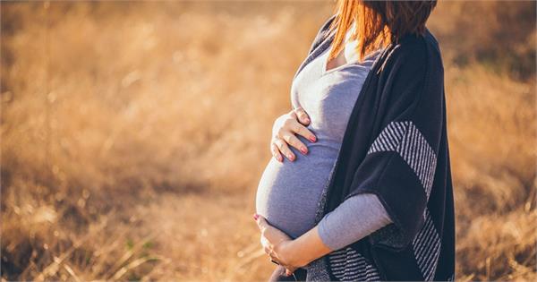 सूर्य ग्रहण के दौरान गर्भवती महिलाएं न करें ये काम