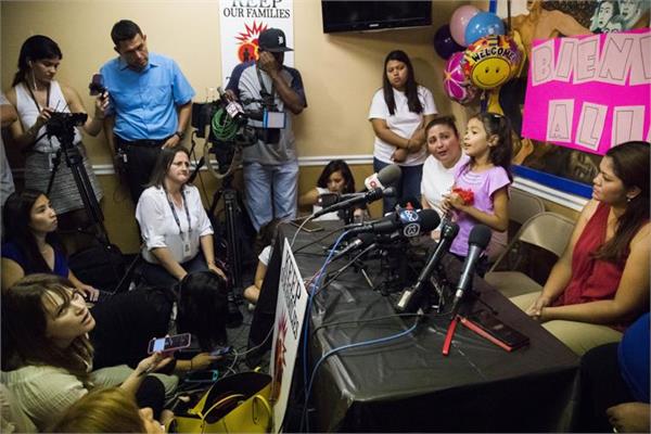6 years old girl who fueled opposition to splitting families joins mom