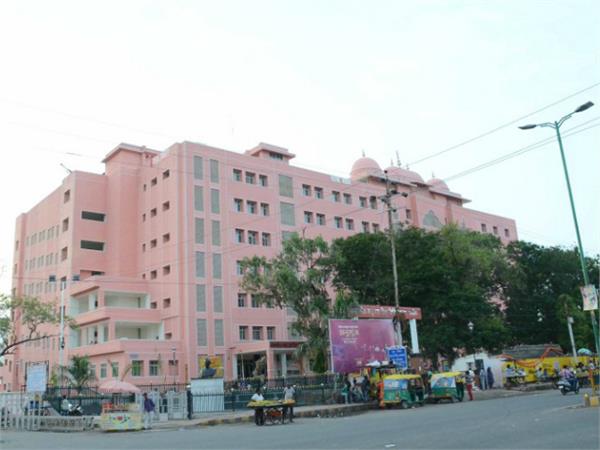 चरक भवन अस्पताल में लैब कर्मचारियों ने किया काम बंद चरक भवन अस्पताल में लैब कर्मचारियों ने किया काम बंद