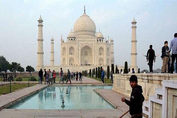 पर्यटक गंवा रहा है भारत, एफिल टॉवर देखने पहुंचते हैं आठ गुना ज्यादा लोग: शीर्ष अदालत पर्यटक गंवा रहा है भारत, एफिल टॉवर देखने पहुंचते हैं आठ गुना ज्यादा लोग: शीर्ष अदालत