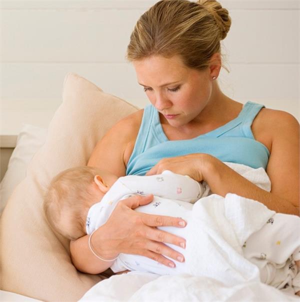 हर मां को पता होनी चाहिए ब्रैस्टफीडिंग की सही पोजिशन