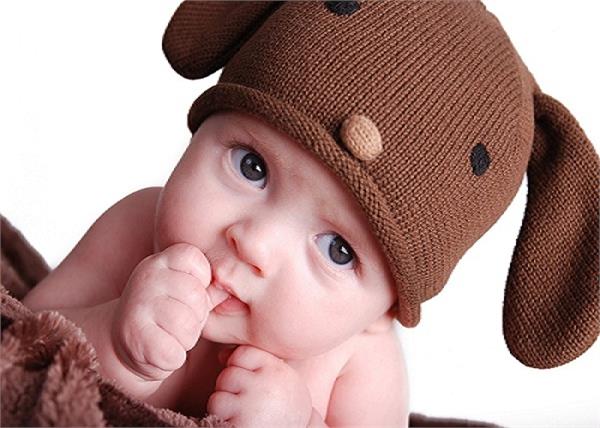 बच्चे की अंगूठा चूसने की आदत कैसे छुड़वाएं ?