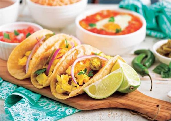 नाश्ता होगा हैल्दी और मजेदार, मिनटों बनाकर खाएं Egg Tacos