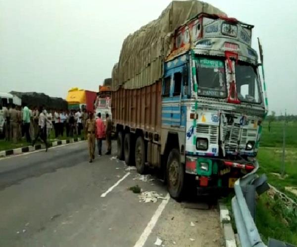 truck collides with a truck trolley 2 killed dozens injured
