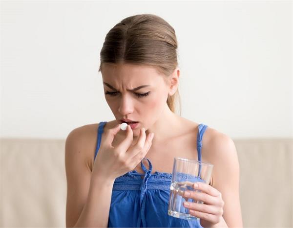 Health Alert! जरा-सी दर्द में भी खाते हैं पेनकिलर तो पहले जान ले इसके साइड-इफैक्ट्स