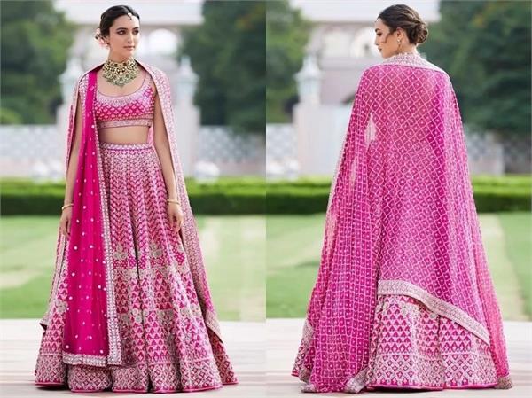 दुपट्टे को करें नए स्टाइल से ड्रेप, मिलेगा स्टाइलिश लुक (See Pics)
