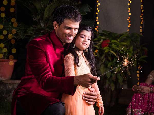 पटाखों के धुएं से बची रहेंगी आंखें, त्वचा व कान, जरूर रखें इन बातों का ध्यान