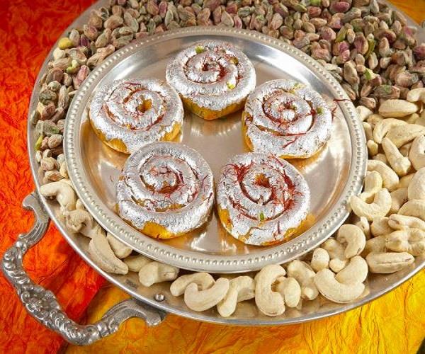 ड्राई फ्रूट की जगह मेहमानों को सर्व करें काजू जलेबी