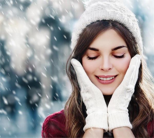 Winter Skin Care: मौसम के साथ बदलें अपनी रूटीन, यूं रखें त्वचा का ख्याल
