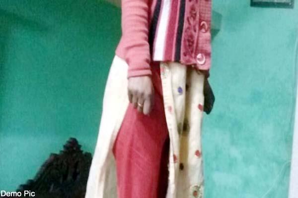Chamba: अध्यापिका नहीं उठा रही थी पति का फोन, पड़ोसन ने घर जाकर देखा तो उड़े होश Chamba: अध्यापिका नहीं उठा रही थी पति का फोन, पड़ोसन ने घर जाकर देखा तो उड़े होश