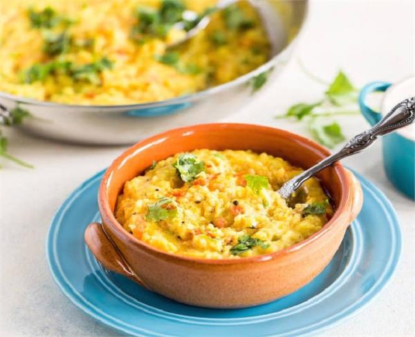 मकर संक्रांति पर तिल-गुड़ व खिचड़ी खाना है सेहत के लिए फायदेमंद, जानिए क्यों?