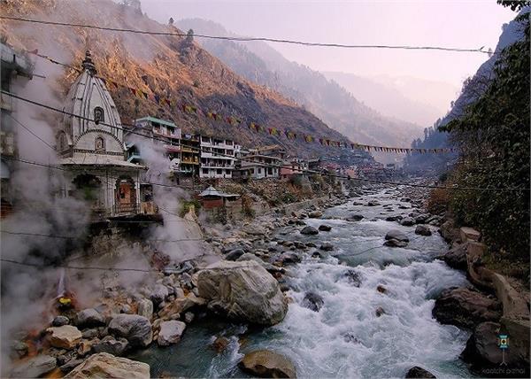 सर्दियों में भी गर्म रहता है इन 6 कुंडों का पानी, दूर-दूर से आते है टूरिस्ट