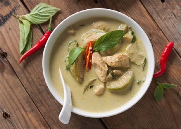 नॉनवेज लवर्स हैं तो घर पर बनाएं Thai Chicken Curry