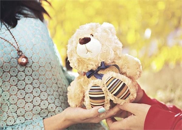Teddy Day: जानें, किस रंग के टेडी बियर का रिश्ते पर पड़ता है कैसा असर