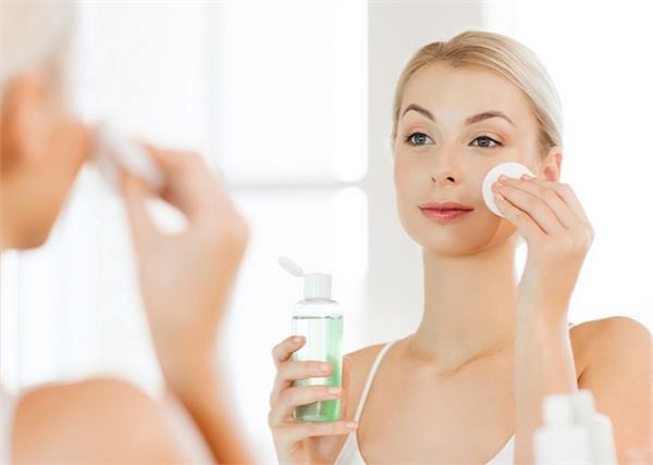 Beauty Tips: नेचुरल फेस टोनर लगाने से ही मिलेंगे ये 8 फायदे