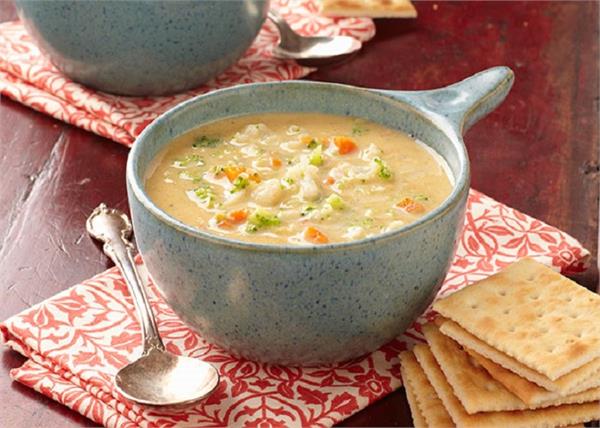 बच्चों के लिए बनाएं टेस्टी एंड हेल्दी Cheese and Vegetable Soup