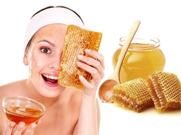 सोने से पहले लगाएं शहद, Pimples से लेकर ब्लेकहैड्स की करें छुट्टी