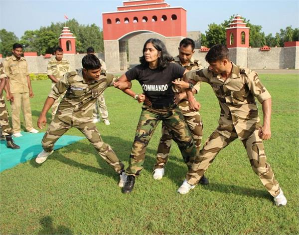 Super Woman: मिलिए देश की इकलौती महिला कमांडो ट्रेनर से, मार्शल आर्ट्स में Black Belt
