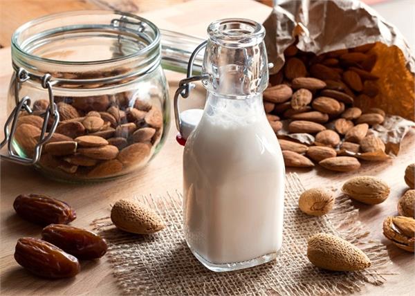 फायदा नहीं, इन लोगों को नुकसान पहुंचाता है Almond Milk