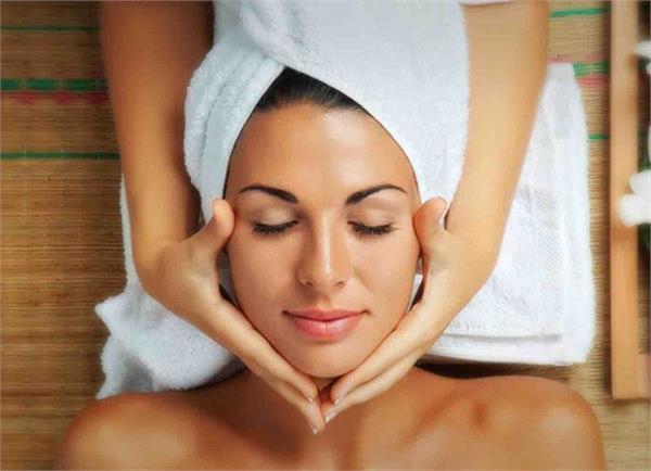 खुद ही 8 आसान स्टेप में करें Cleanup और पार्लर को कहें Bye-Bye