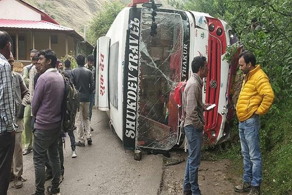 private bus carrying workers in bjp rally victim of accident